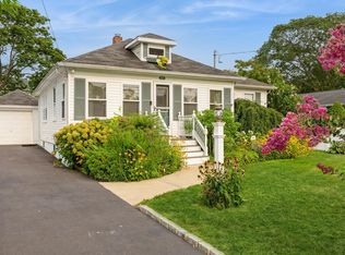 109 Roosevelt Ave, Sayville, NY 11782