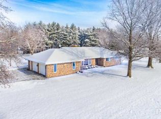 25221 N Rawalt Rd, Canton, IL 61520