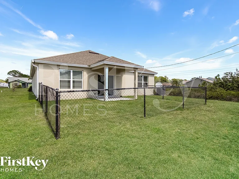 374 Sauders Rd SE — Photo 15