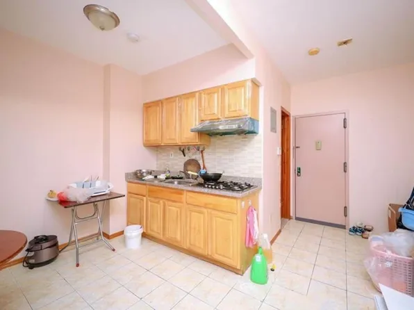 6005 Fort Hamiltn Parkway image 4 of 12