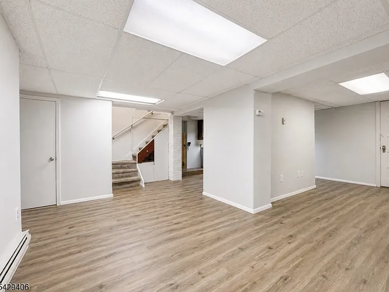 312 Rochelle Ave — Photo 14