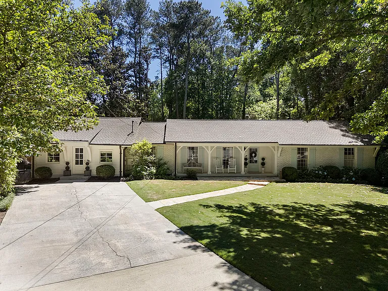 4470 Chatworth Ct NE — Photo 1