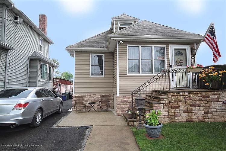 1st image of 437 Northfield Ave