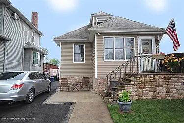 437 Northfield Avenue  image 1 of 18