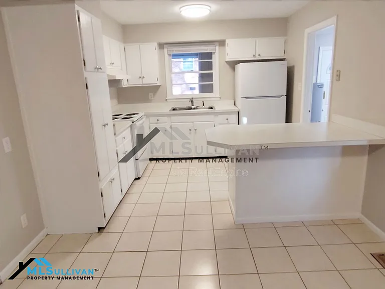 1521 Euclid Rd — Photo 4