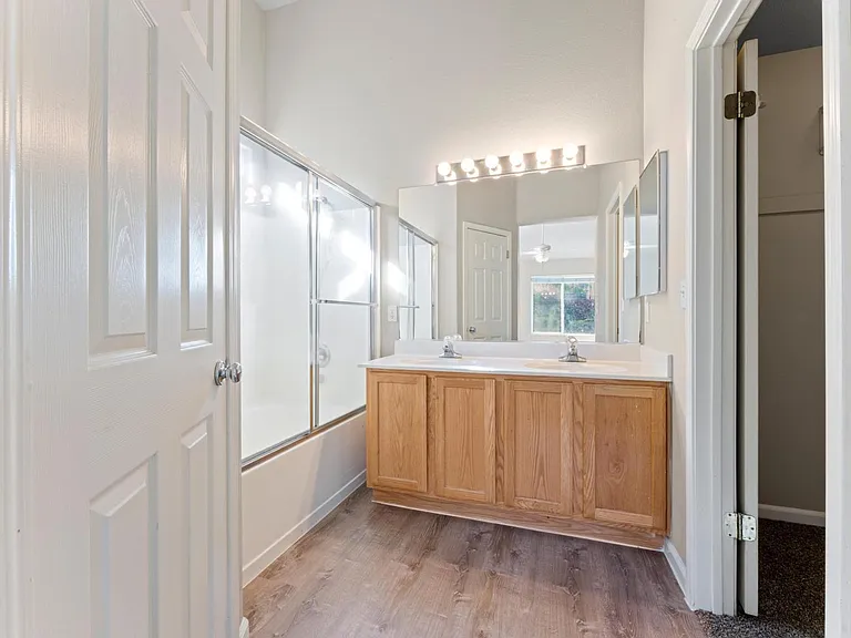 4866 Canfield Cir — Photo 15