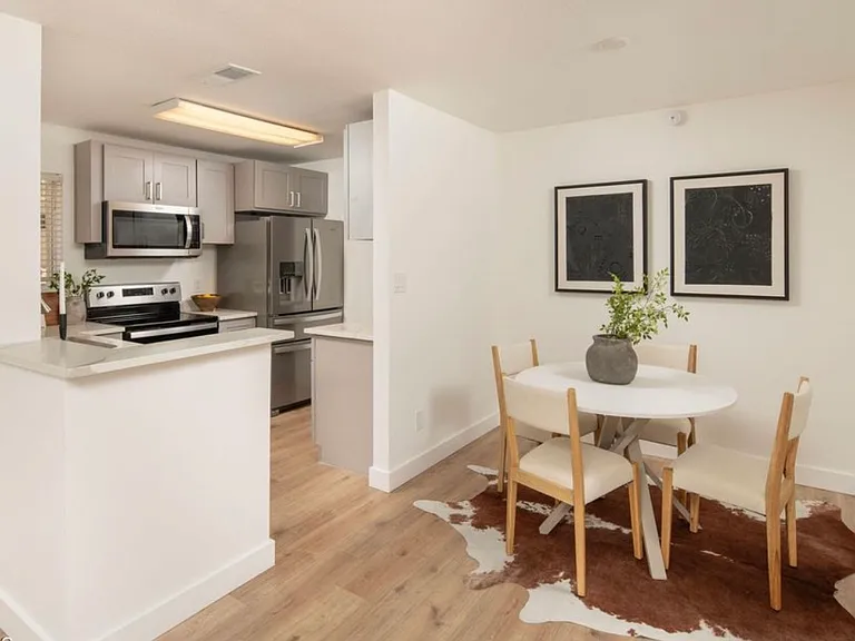 1880 E Morten Ave #111 — Photo 4