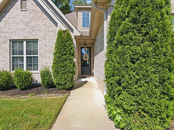 2nd image of 1049 Sedgefield Cir