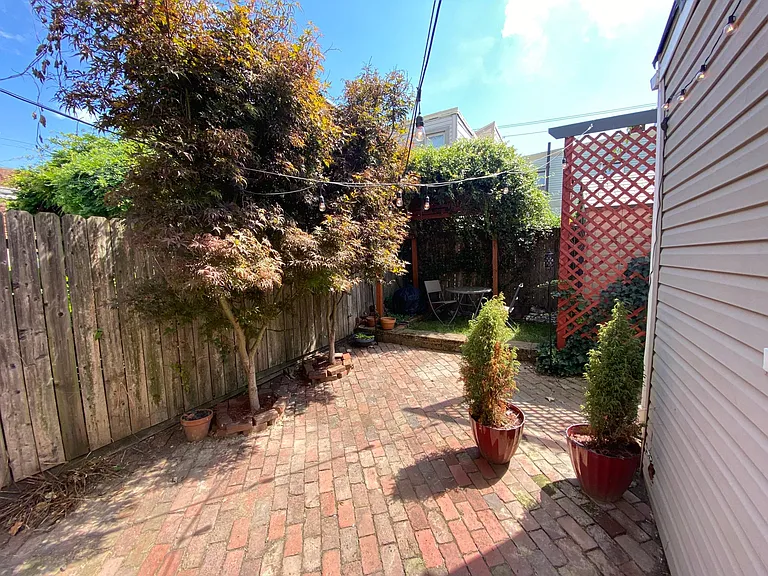 1922 Fox Way — Photo 8