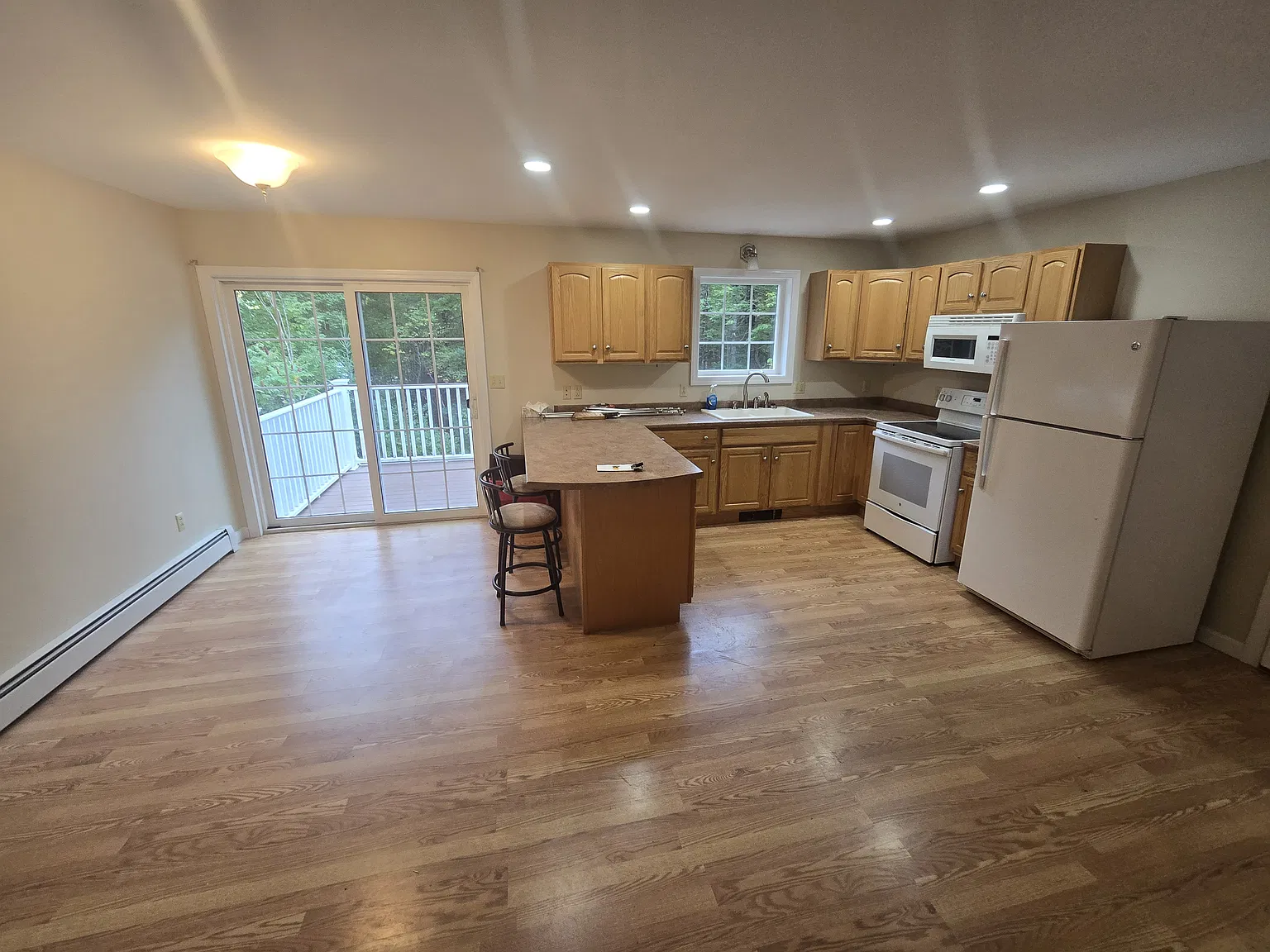 2 bed, 1000 sqft, $1,900 — Photo 3