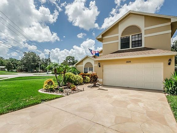 2nd image of 1229 Holiday Dr