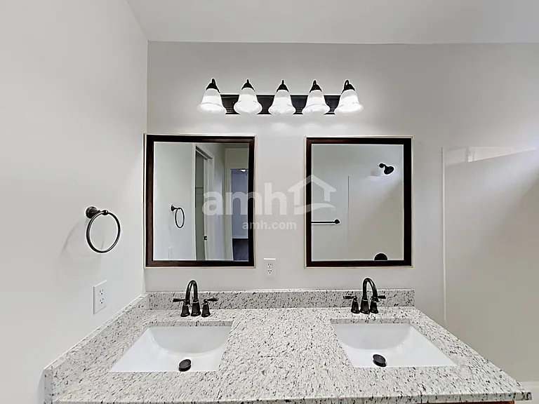 7506 N Addison Ave — Photo 10