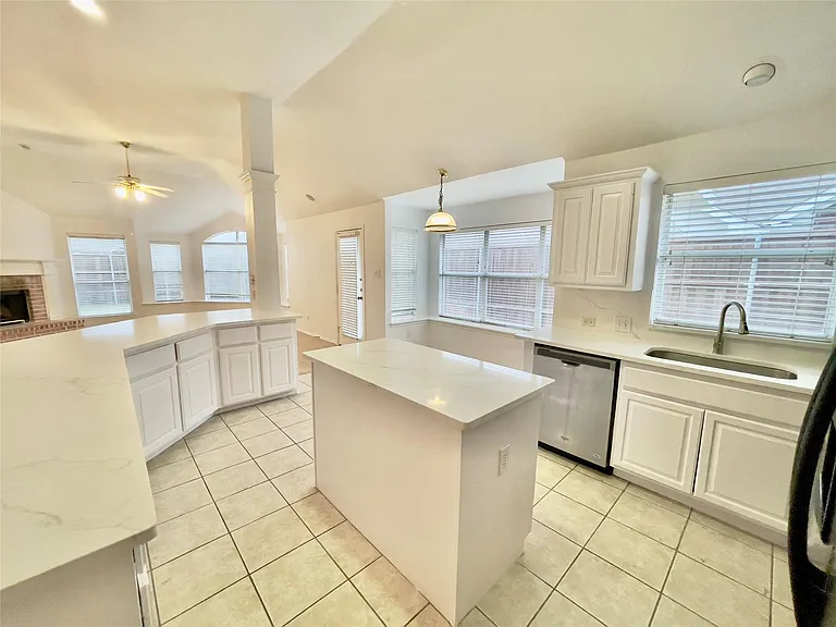 11002 Tree Shadow Ln — Photo 15