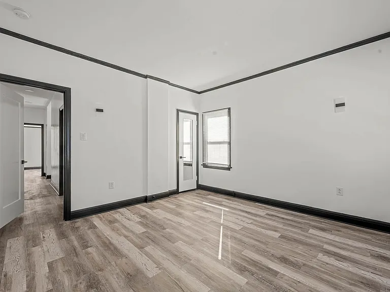 1329 2nd Ave — Photo 19