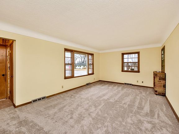 2nd image of 3500 Lindlavista Way