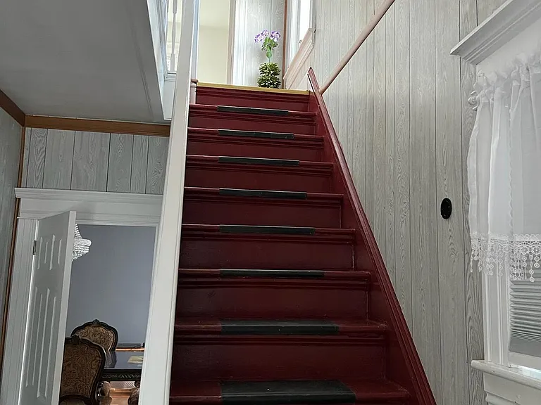 2nd floor stairs