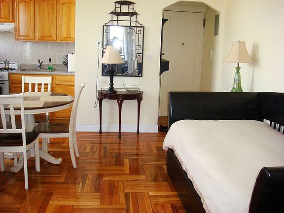 4th image of 2558 35th St APT B3