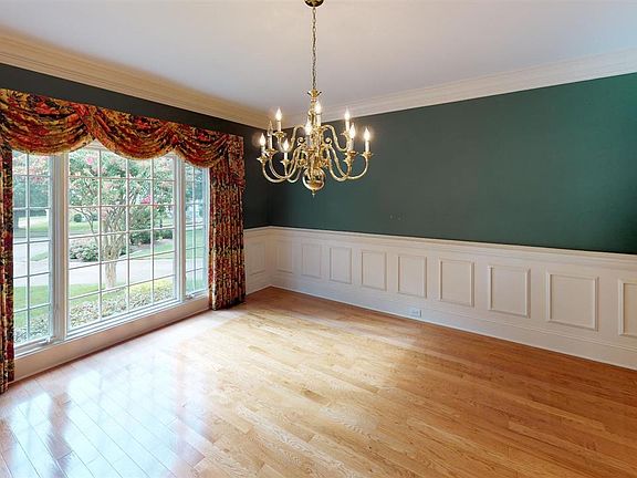 5th image of 543 Stafford Ave NW