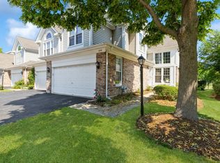 826 Fairmont Ct, Des Plaines, IL 60018