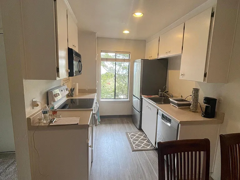2202 Golden Oaks Ln — Photo 9