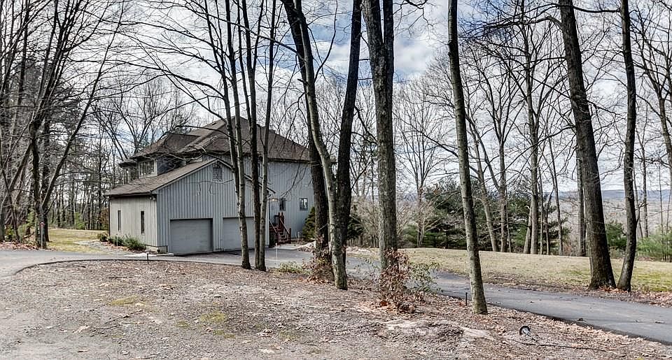 1st image of 4 Woodledge Drive