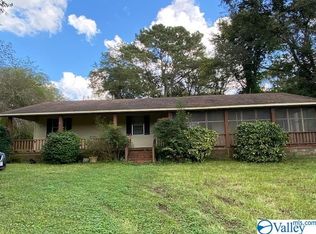 910 Davis Rd, Albertville, AL 35951
