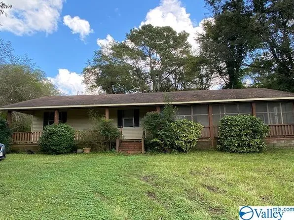 910 Davis Rd, Albertville, AL 35951