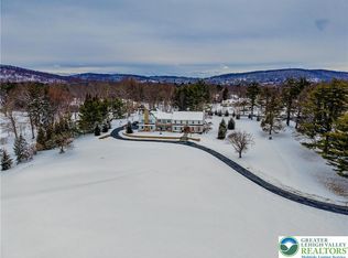 1806 Apple Tree Ln, Bethlehem, PA 18015