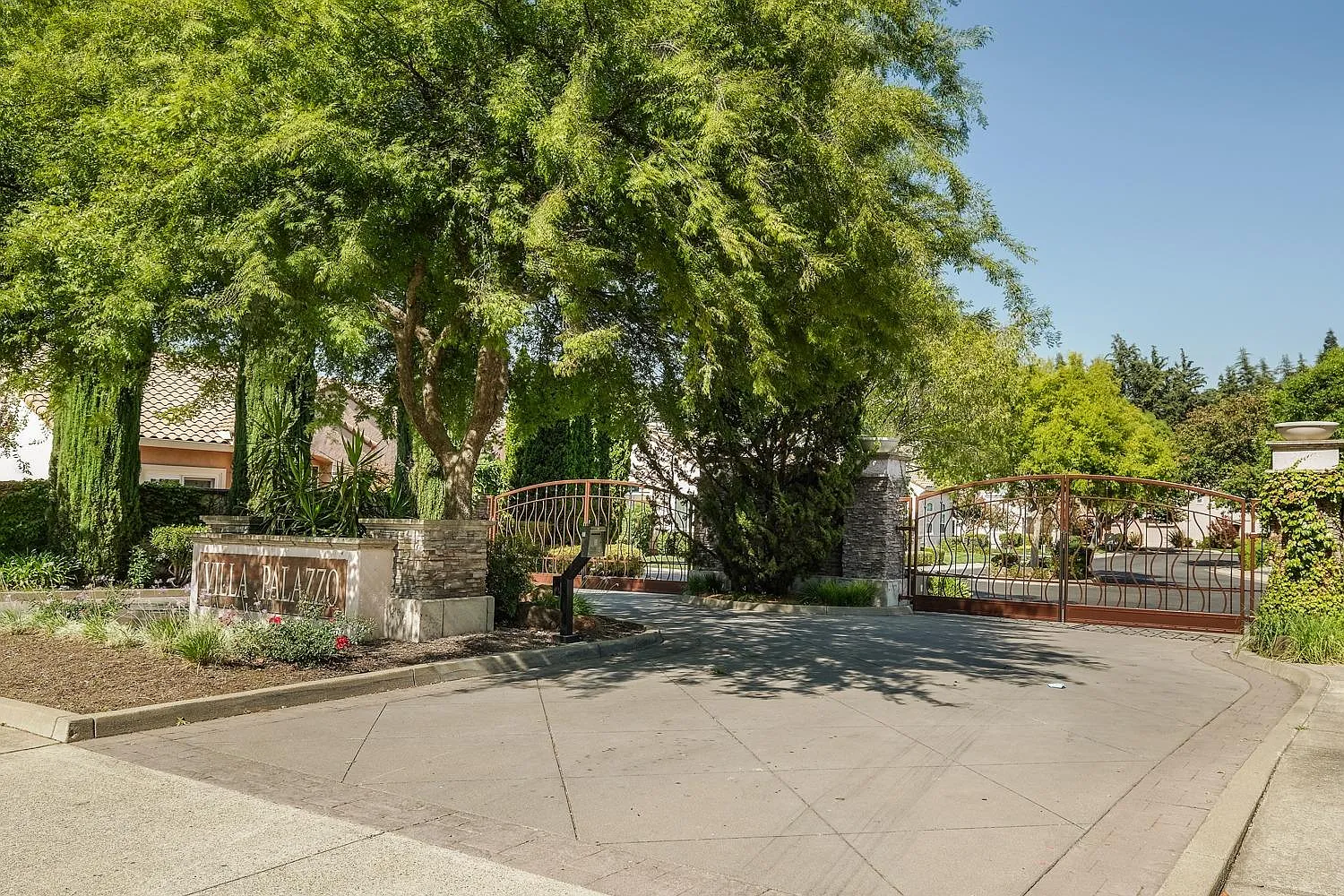12 Tuscany Ct photo 1