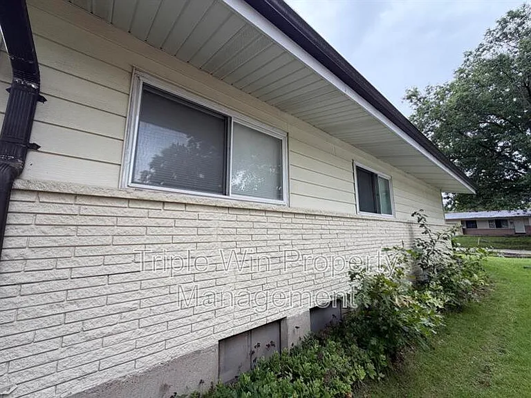 10805 Landseer Dr — Photo 3