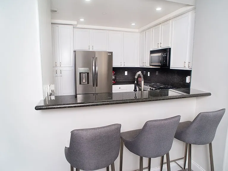 9610 Zelzah Ave #302 — Photo 2