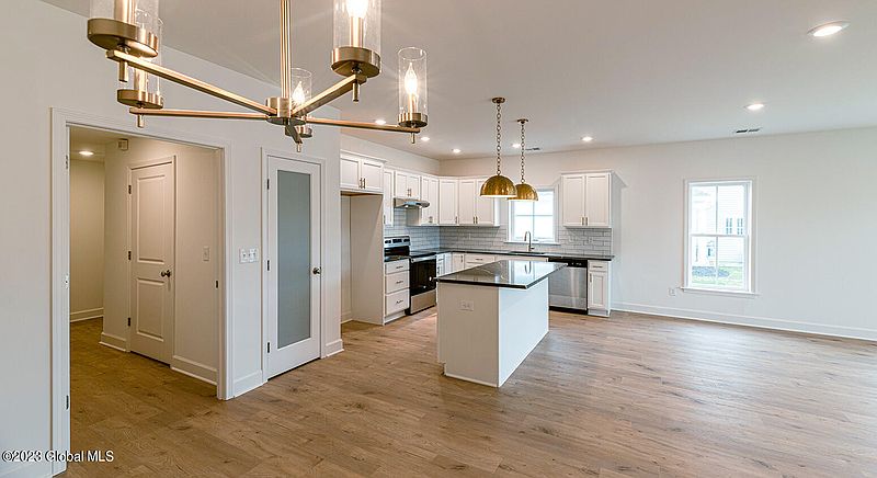 5th image of 13 Wardley Circle