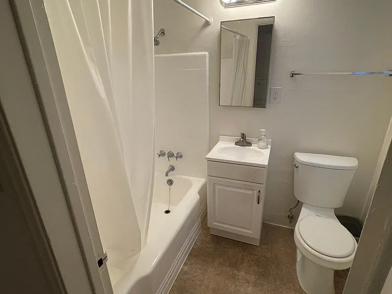 308 N Louise St #19 — Photo 8