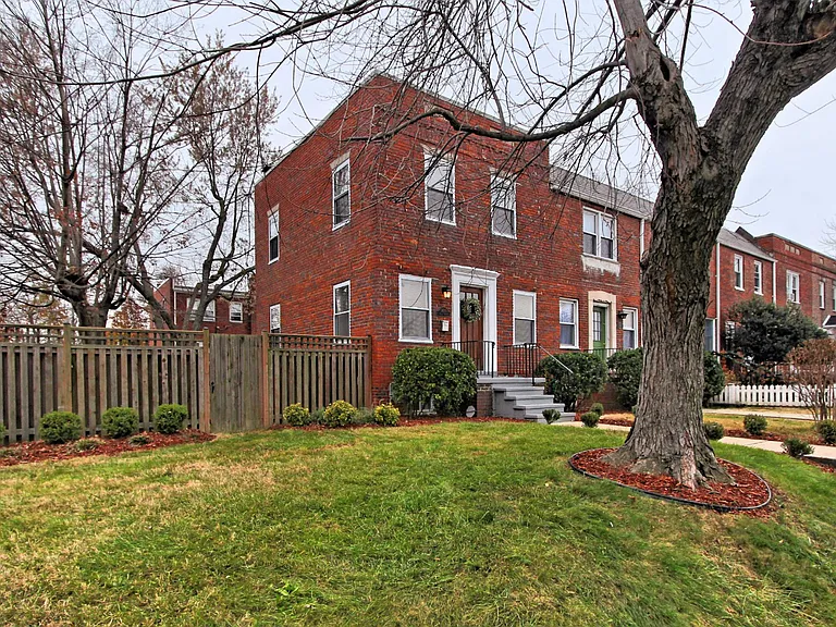 1600 Suter St — Photo 1