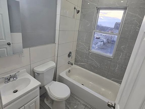 5th image of 553 S Orange Ave #2L