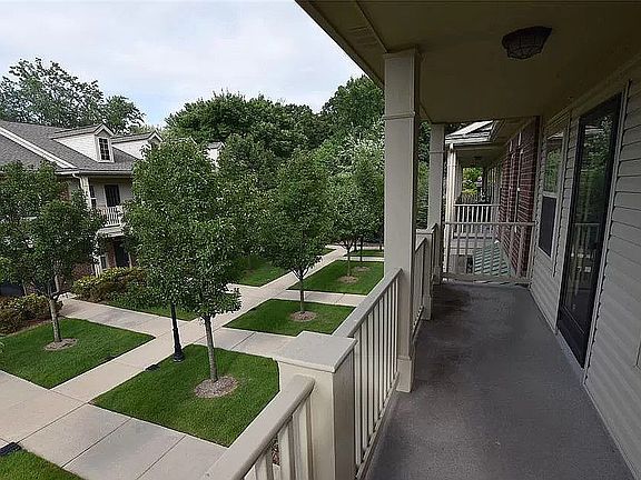 5th image of 527 Red Oak Ct #1