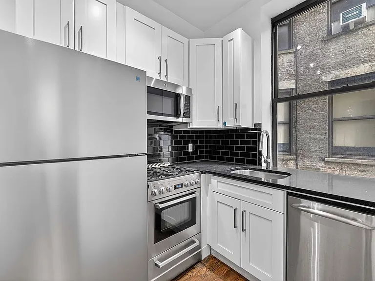 207 W 107th St #1F — Photo 7