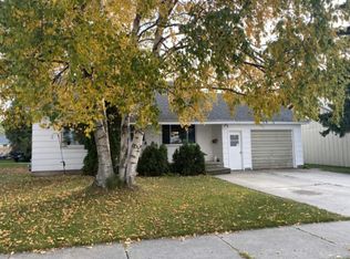 813 29th St, Two Rivers, WI 54241