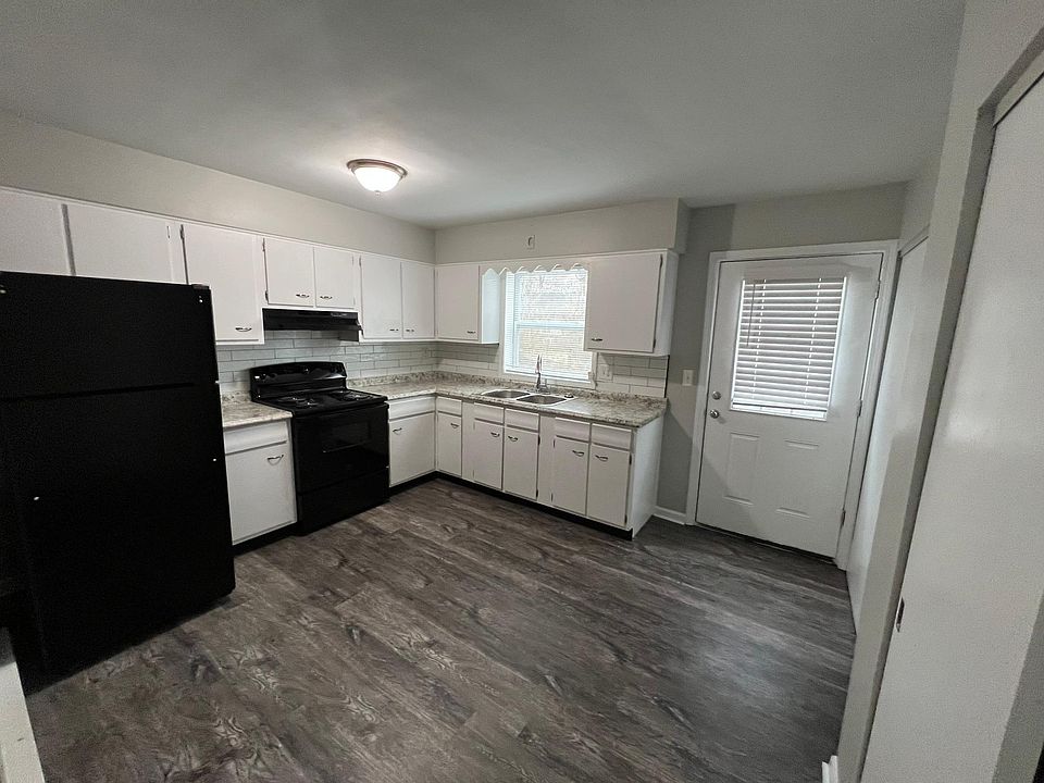 1st image of 417 E Warren St