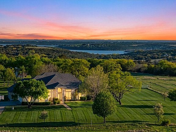 2nd image of 3025 Neri Rd