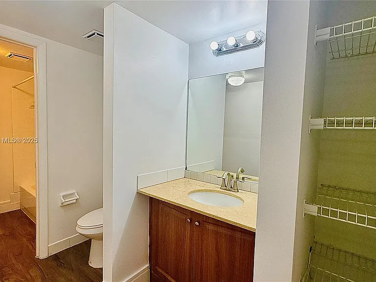 6969 SW 36th Dr — Photo 8