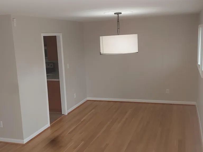 9820 Inglemere Dr — Photo 10
