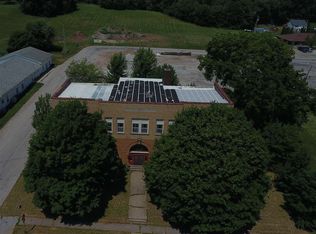 326 4th St, Buffalo, IA 52728