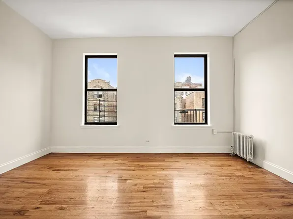 76 Saint Nicholas's Place image 1 of 8