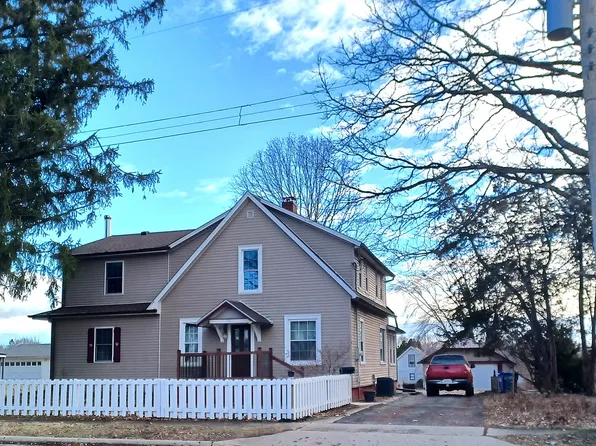 701 E 9th St, Kewanee, IL 61443