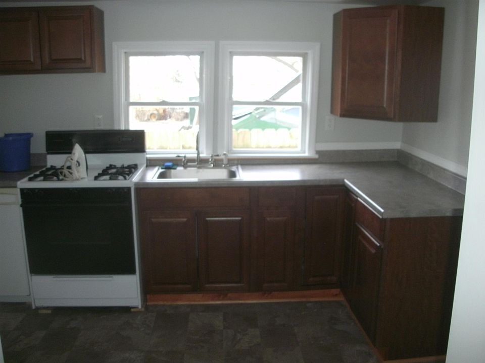 2nd image of 703 Saint Clair Blvd