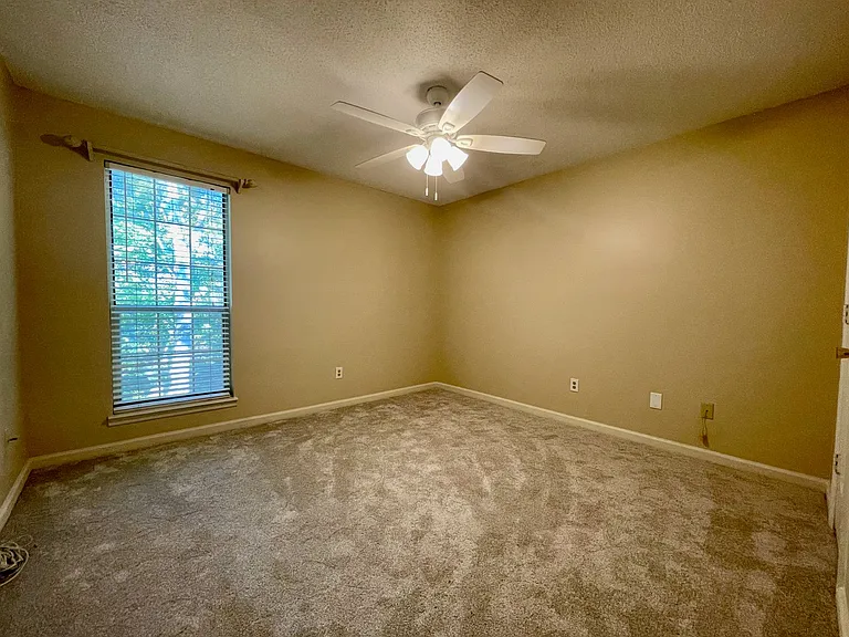 524 Granville Ct — Photo 12