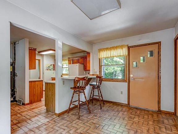 5th image of 201 Henes Park Dr