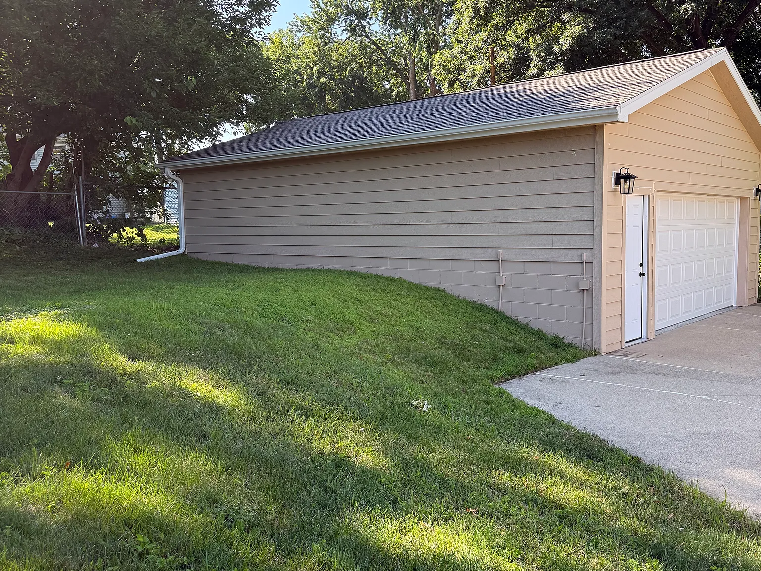 2 bed, 1120 sqft, $1,700 — Photo 4