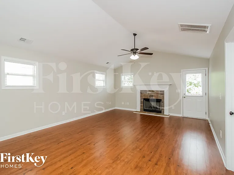 20 Oakbrook Dr — Photo 3